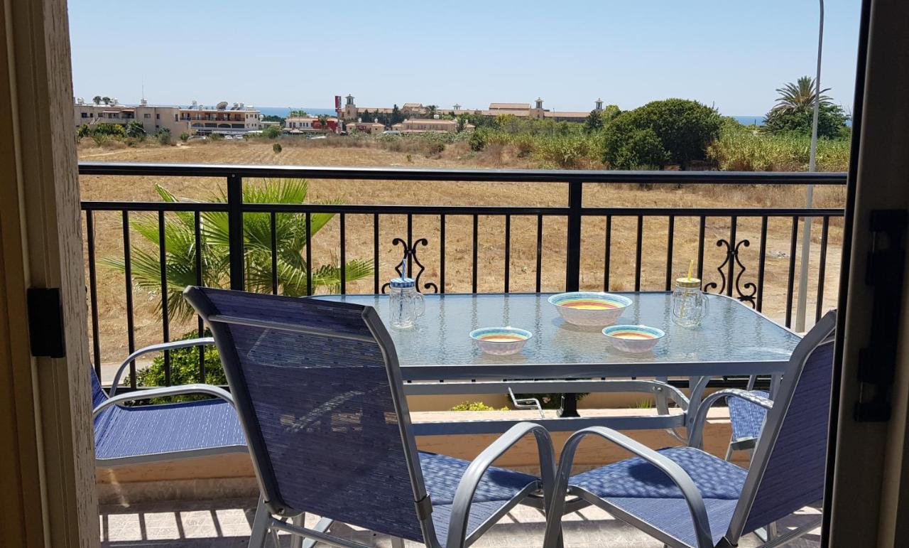 Sunny View - A Stunning Apartment With Private Rooftop Paphos Exterior foto