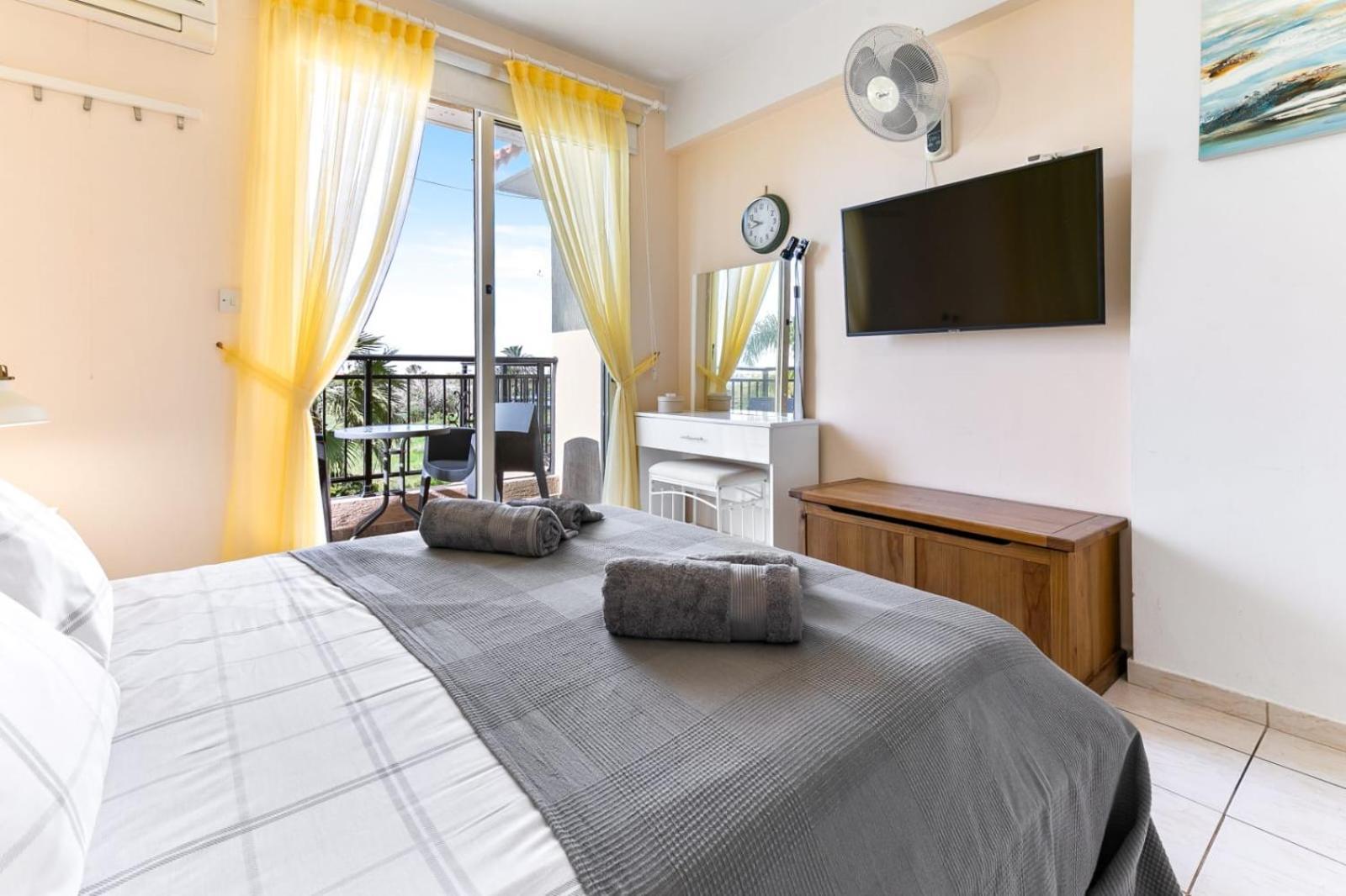 Sunny View - A Stunning Apartment With Private Rooftop Paphos Exterior foto